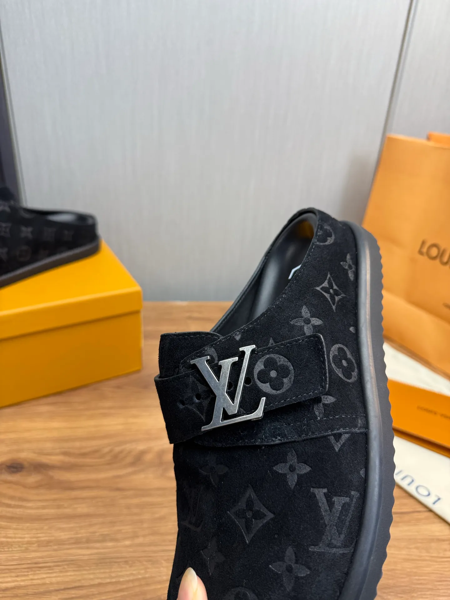 Men's shoes 💰520💰 Lv. hot selling men's slippers 🔥 🩴Official website one to one production 38-45 sizes 45 46 🉑️Customized!